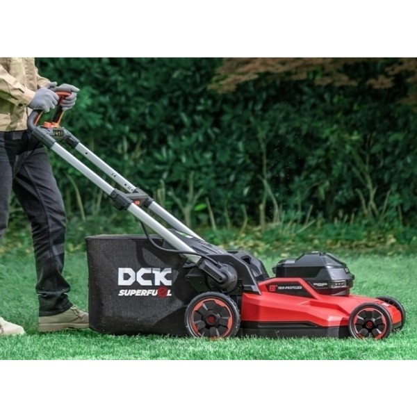 Akumuliatorinė savaeigė vejapjovė DCK KDLM58211PK 1 × 7.5Ah